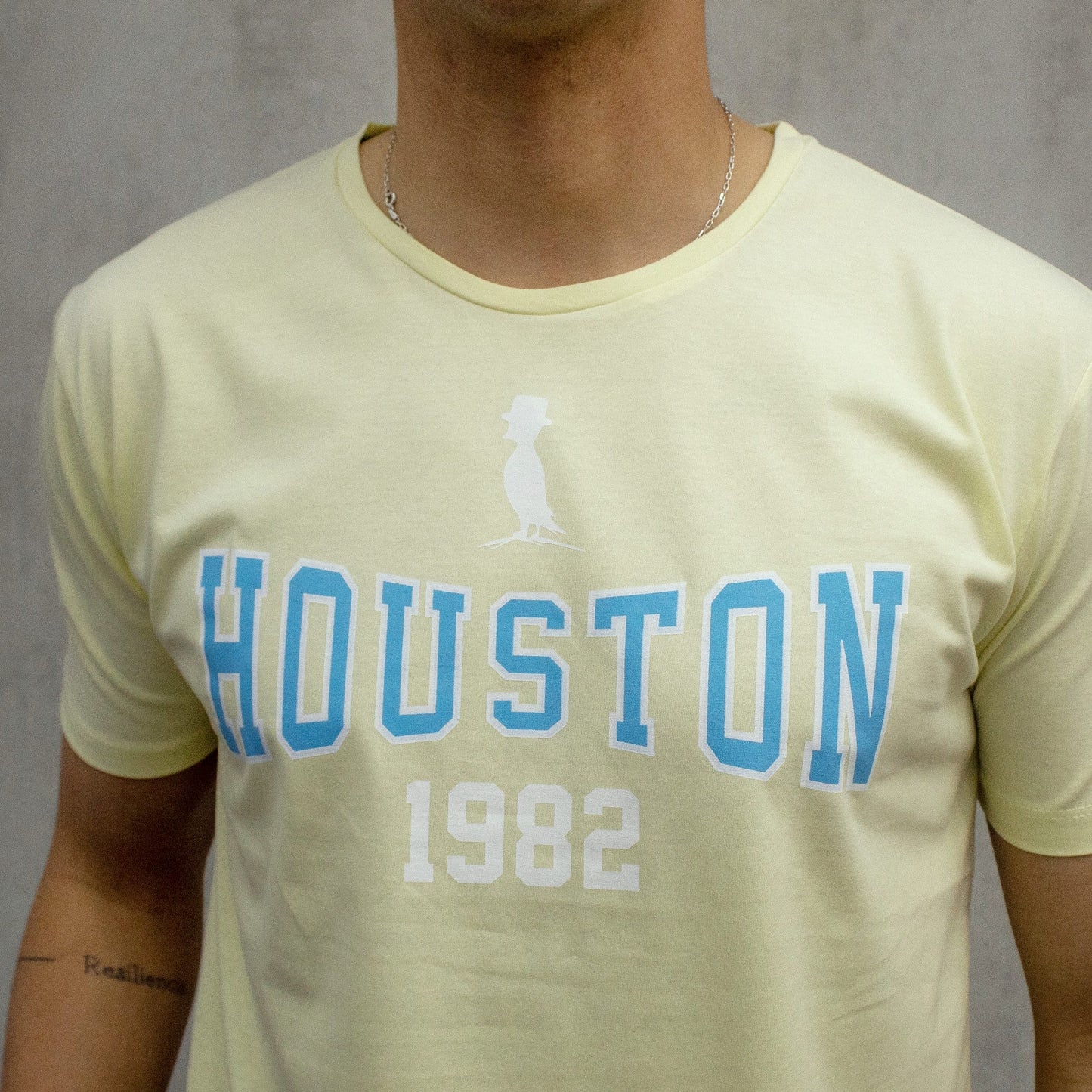 REMERA HOUSTON AMARILLO CLARO