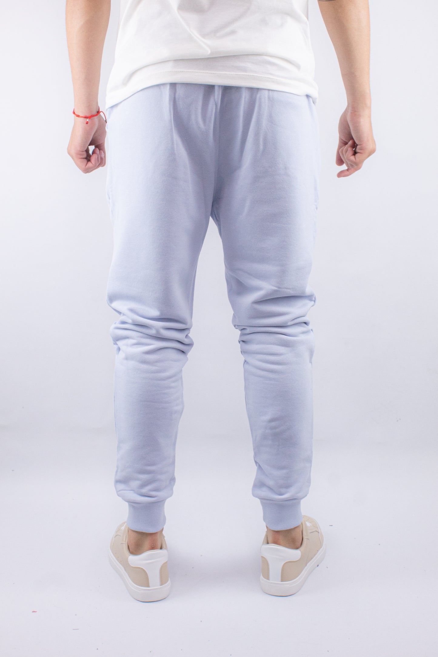 JOGGER CON PUÑO COLOR CELESTE