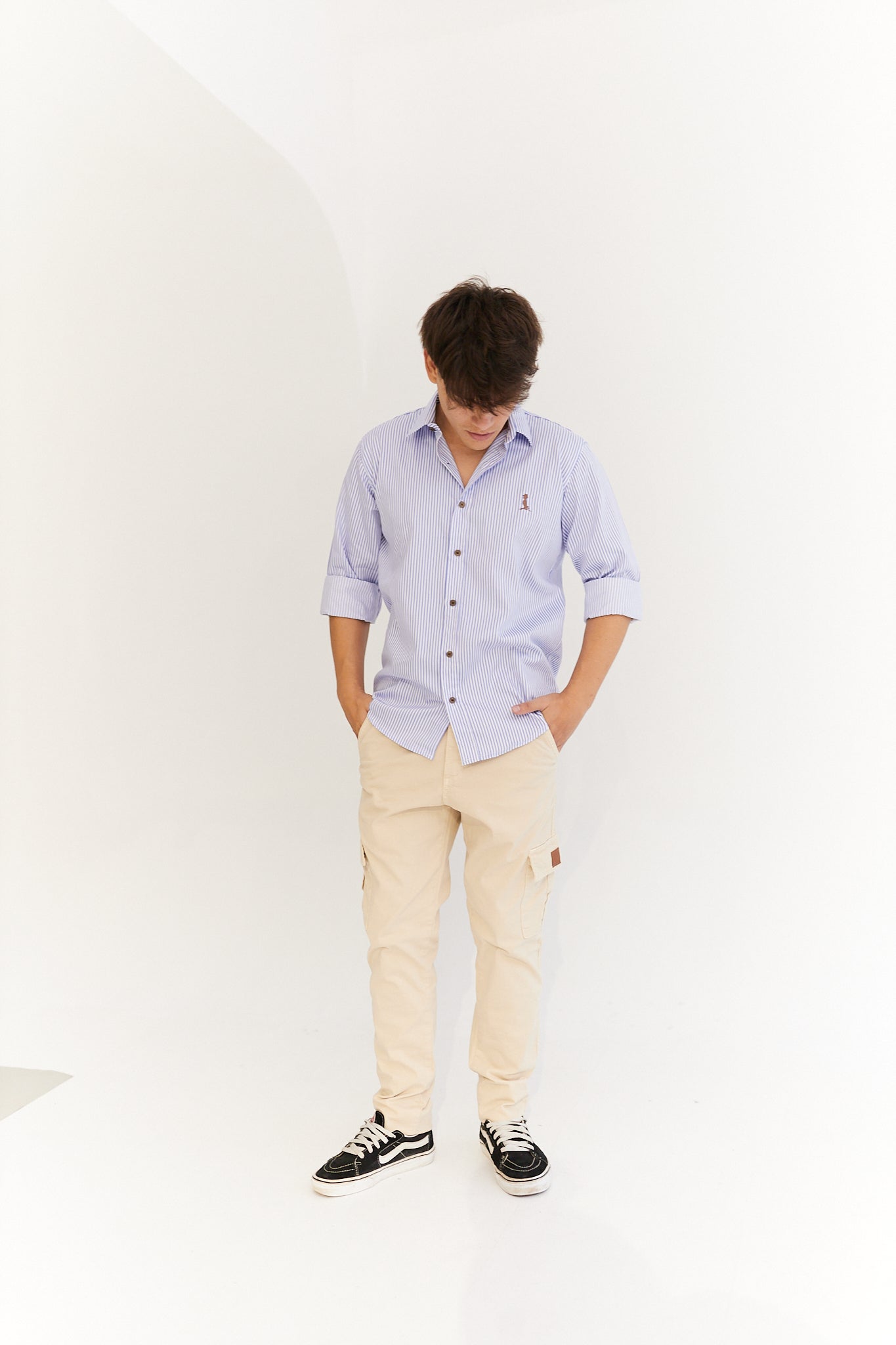 CAMISA BLANCA RAYA FINA CELESTE