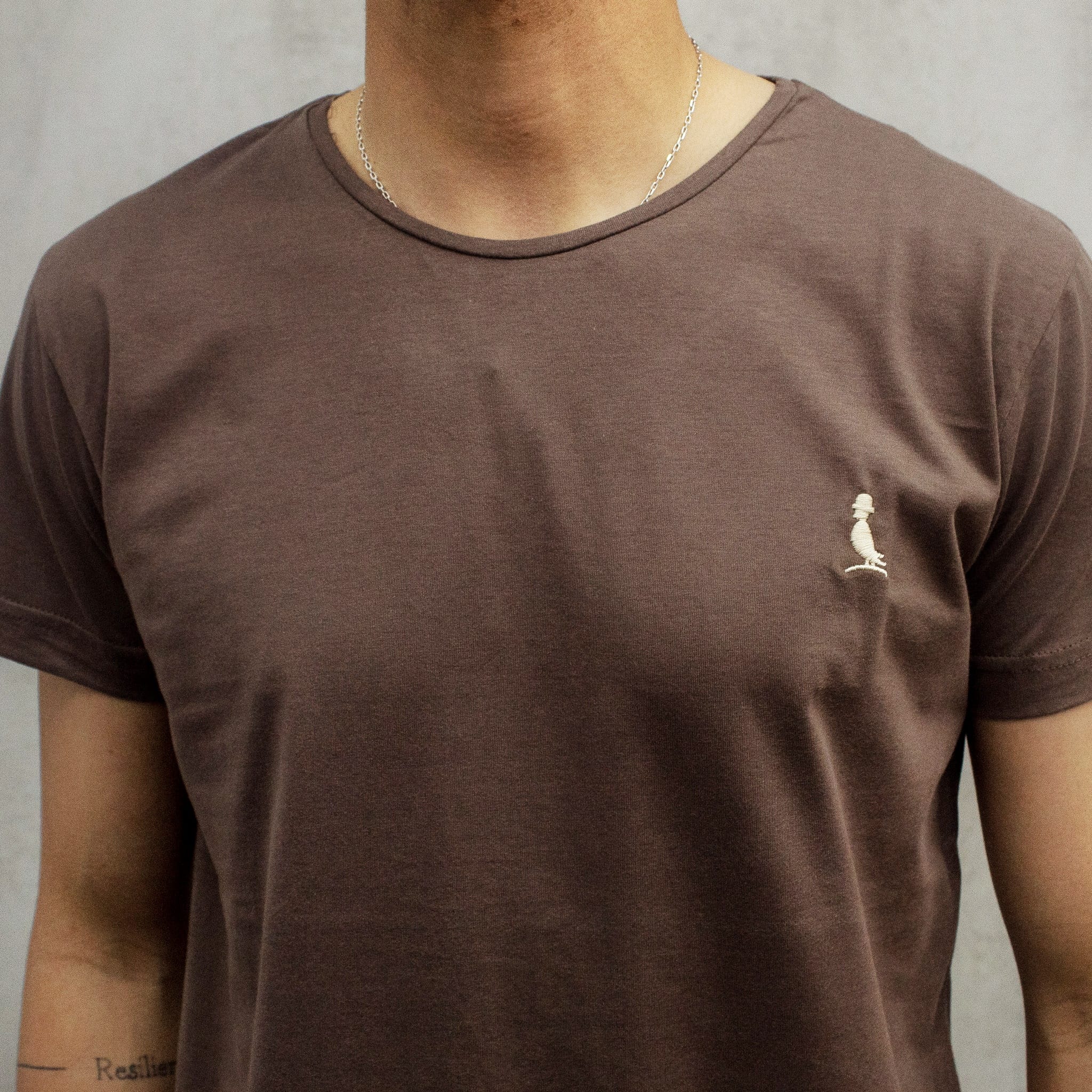 REMERA BASICA MARRON