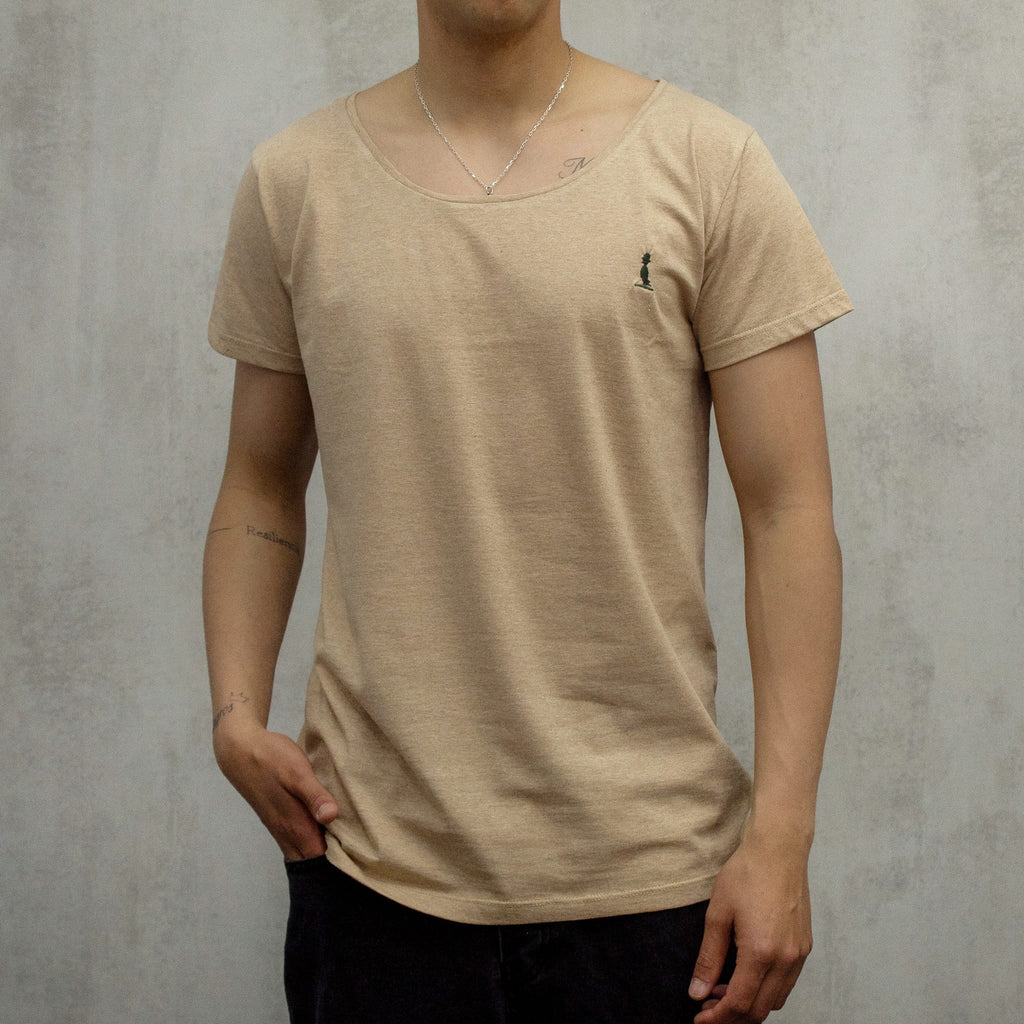 REMERA BASICA CUELLO ANCHO BEIGE