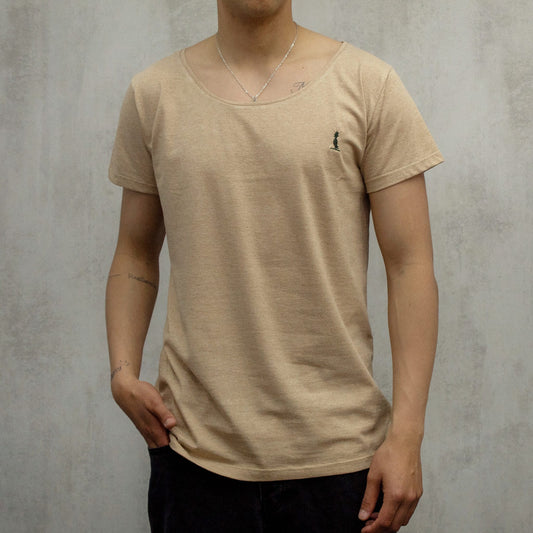 REMERA BASICA CUELLO ANCHO BEIGE
