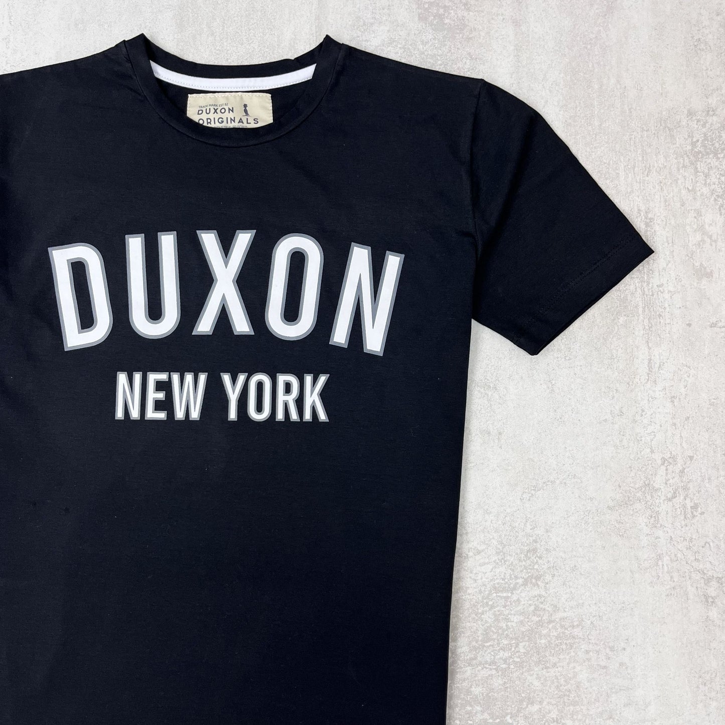 REMERA DUXON NEW YORK COLOR NEGRO