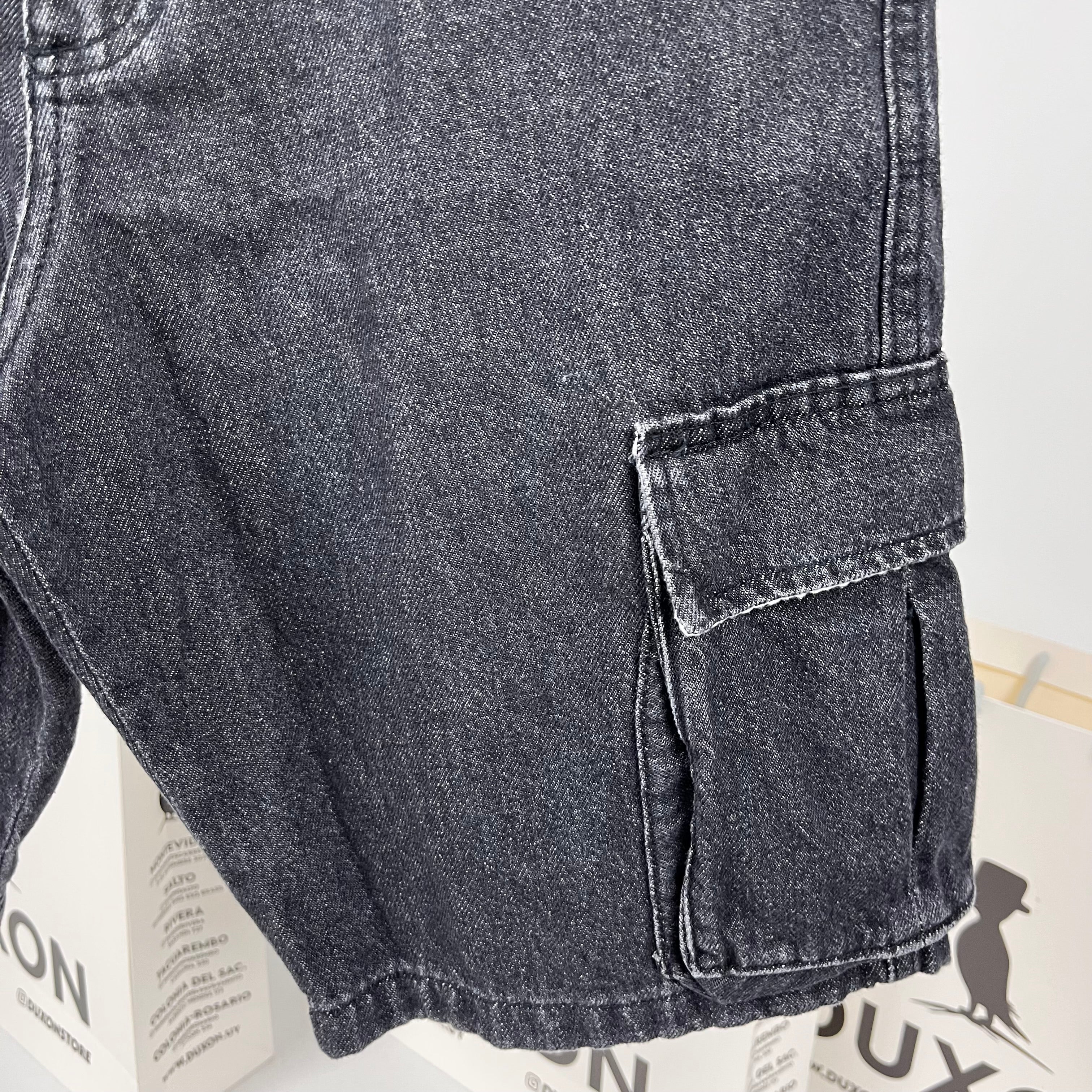 BERMUDA CARGO de Jean en negro