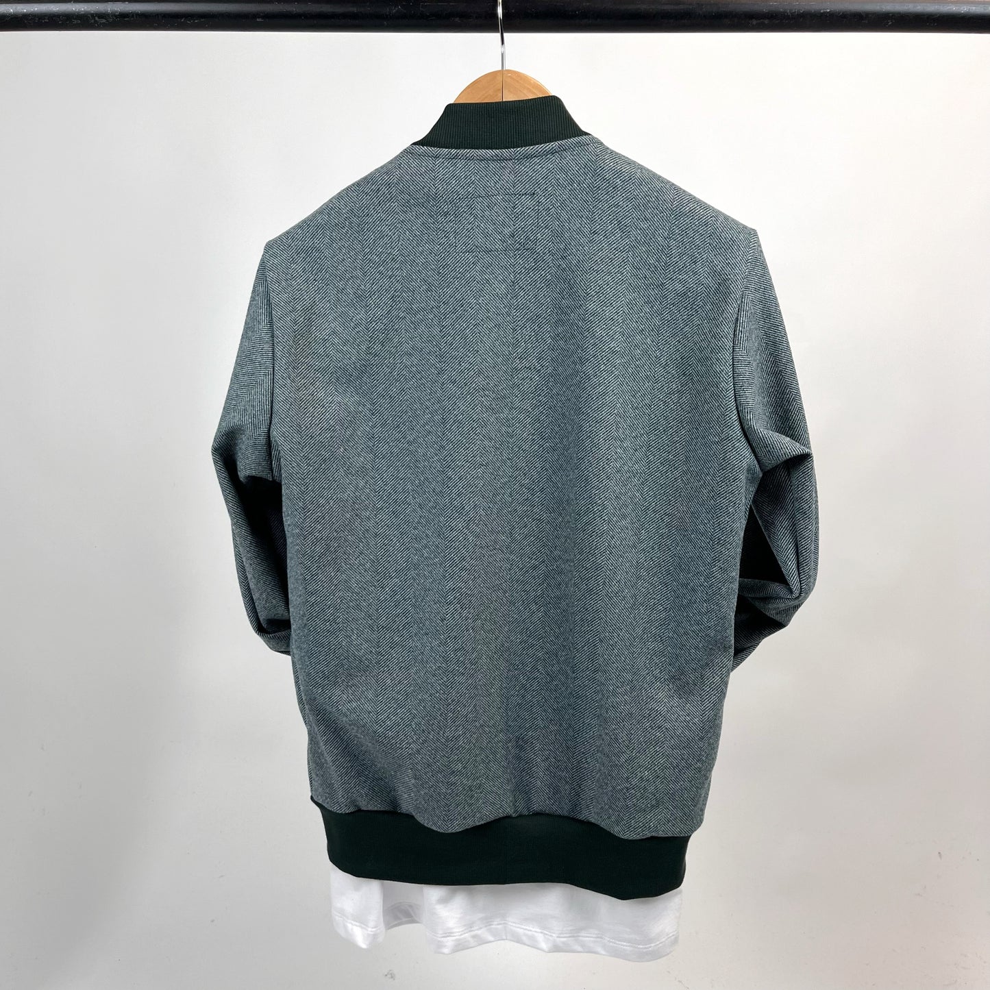 Bomber de paño en verde con puño verde oscuro