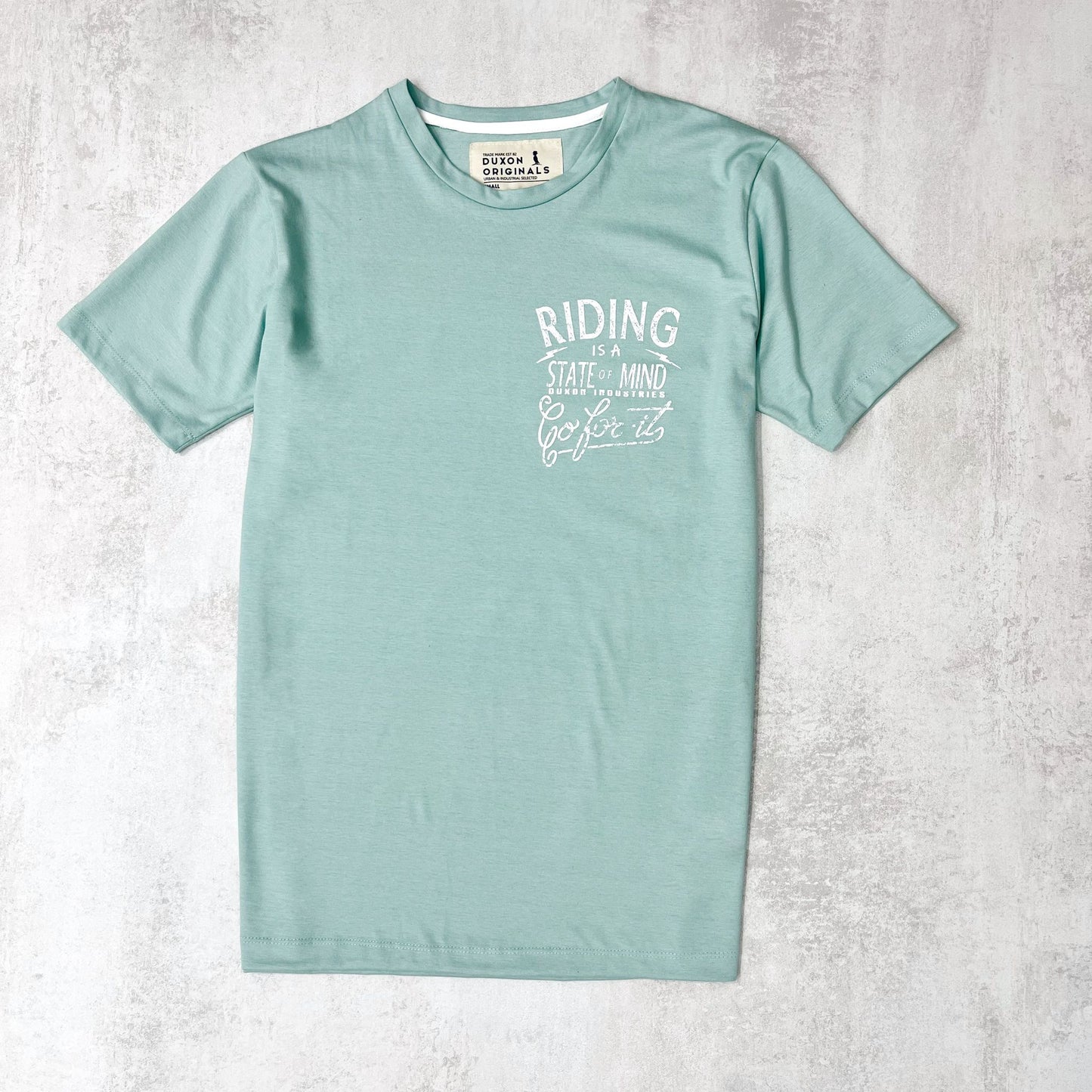 REMERA DOBLE ESTAMPA "RIDING IS A STATE OF MIND" COLOR VERDE AGUA.