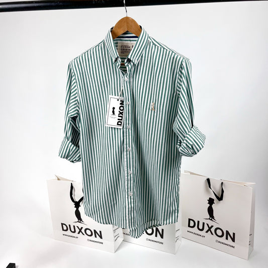 Camisa “Orox” a rayas en verde.