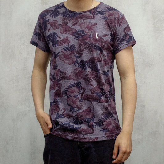 REMERA ESTAMPADA, COLOR BORDÓ.