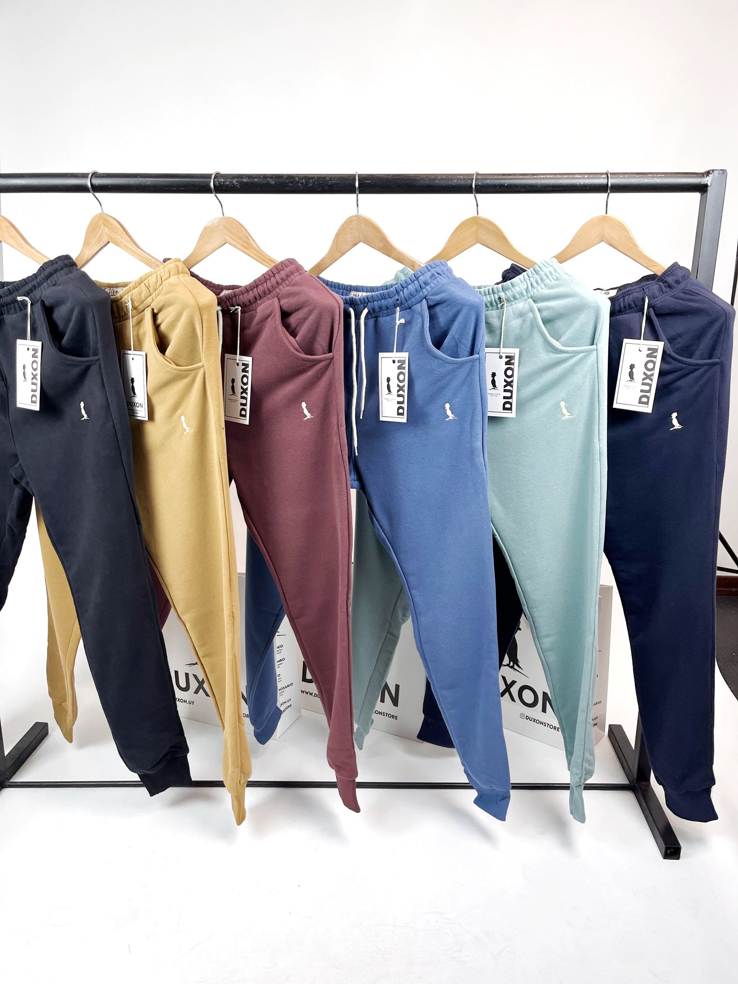JOGGER CON PUÑO COLOR MOSTAZA