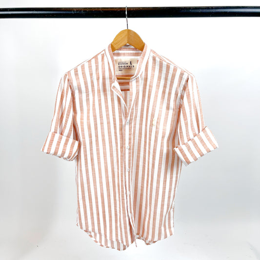CAMISA MAO DE LINO A RAYAS COLOR TIERRA.