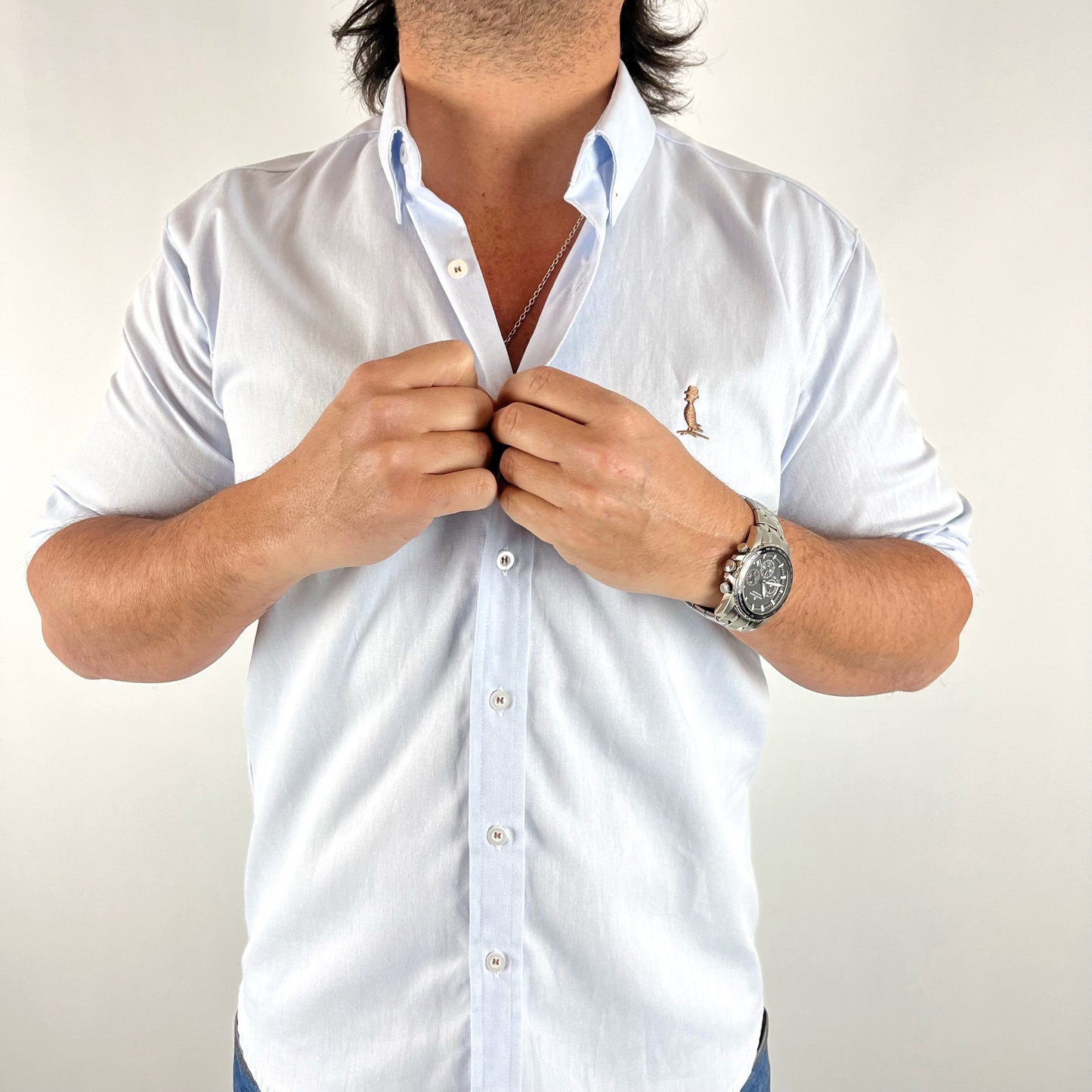 CAMISA CUELLO ITALIANO CELESTE.