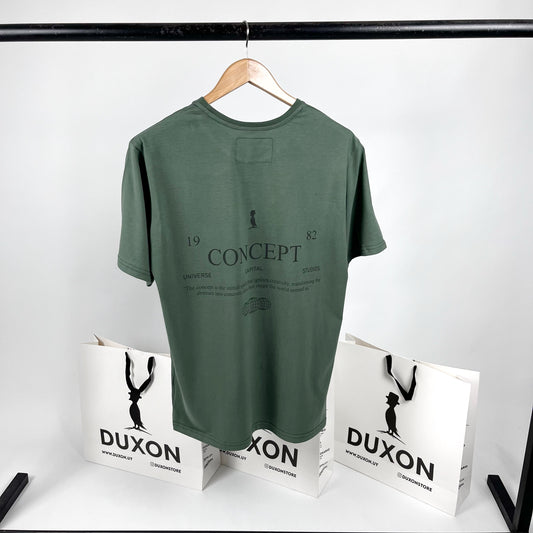 Remera doble estampa “Concept” en verde.