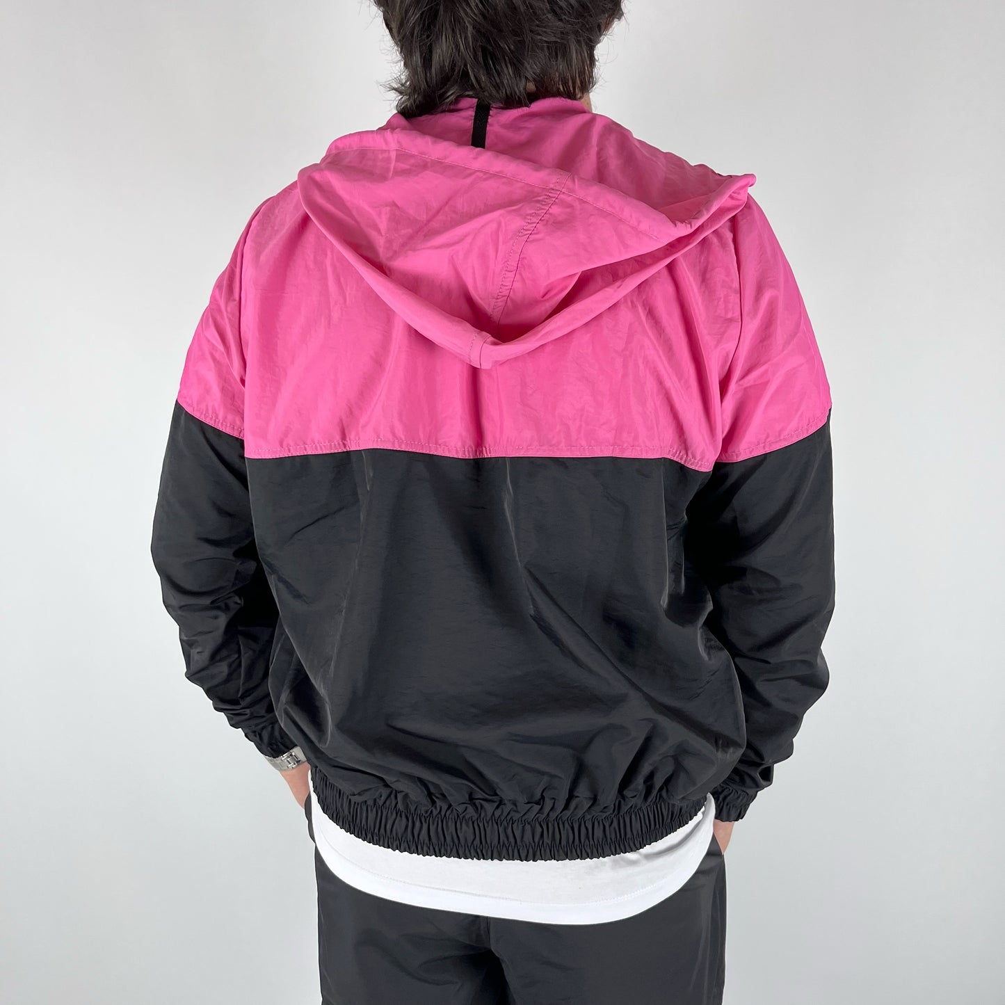 CAMPERA DE NYLON “GLAM” FUCSIA Y NEGRO