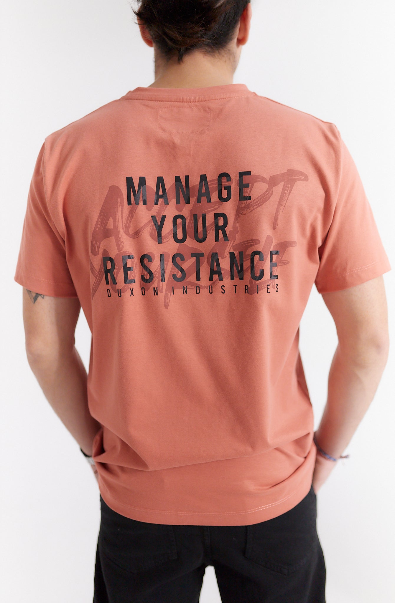 REMERA DOBLE ESTAMPA “Manage your resistance”