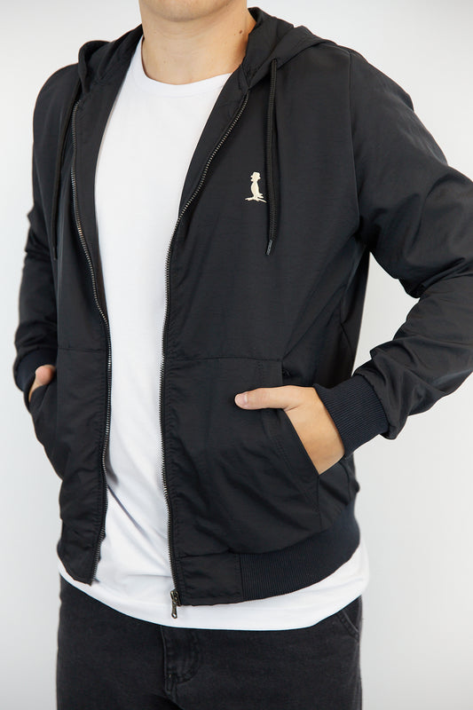 CAMPERA DE NYLON CON CAPUCHA