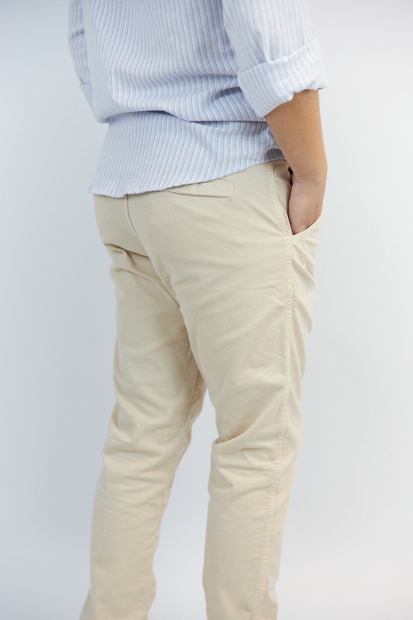 PANTALON DE VESTIR COLOR ARENA