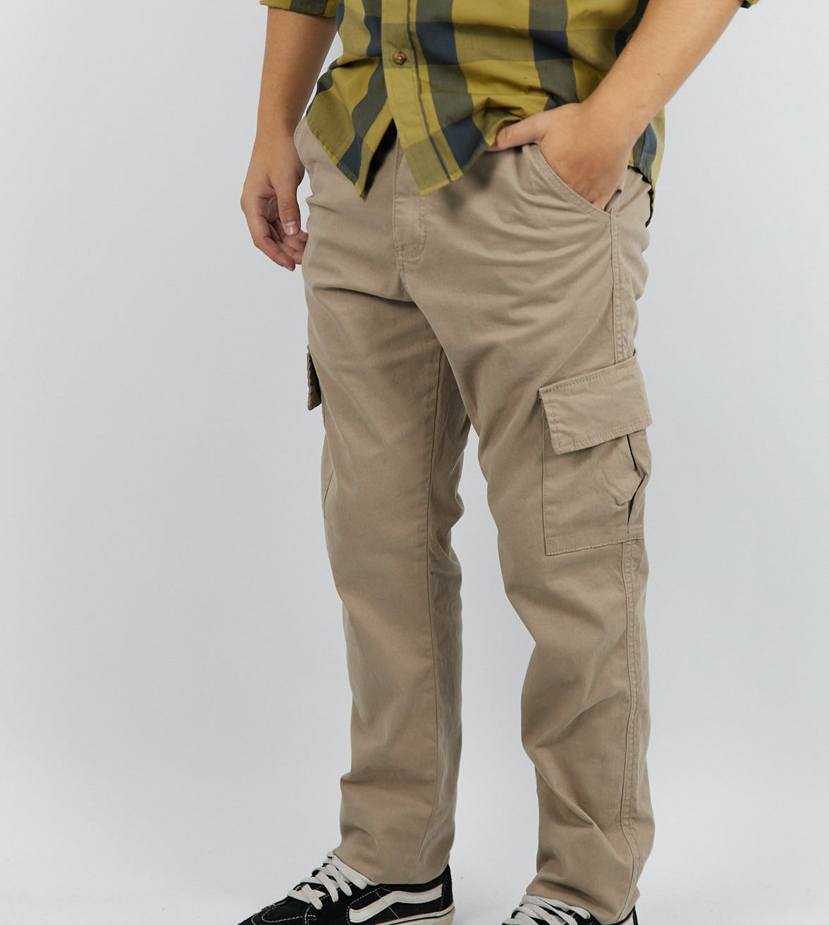 PANTALON CARGO EN GABARDINA CAQUI