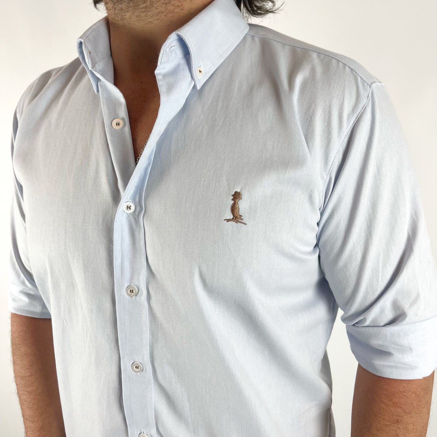 CAMISA CUELLO ITALIANO CELESTE.