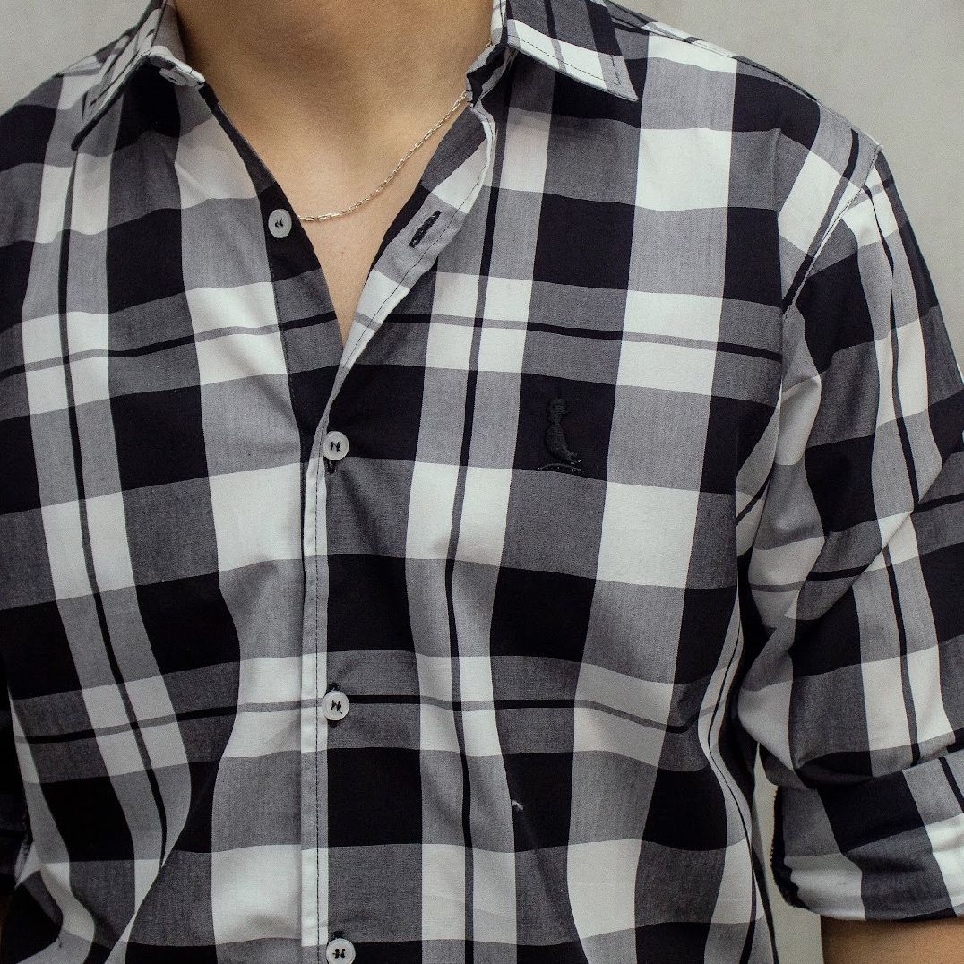 CAMISA A CUADROS NEGRA Y BLANCA