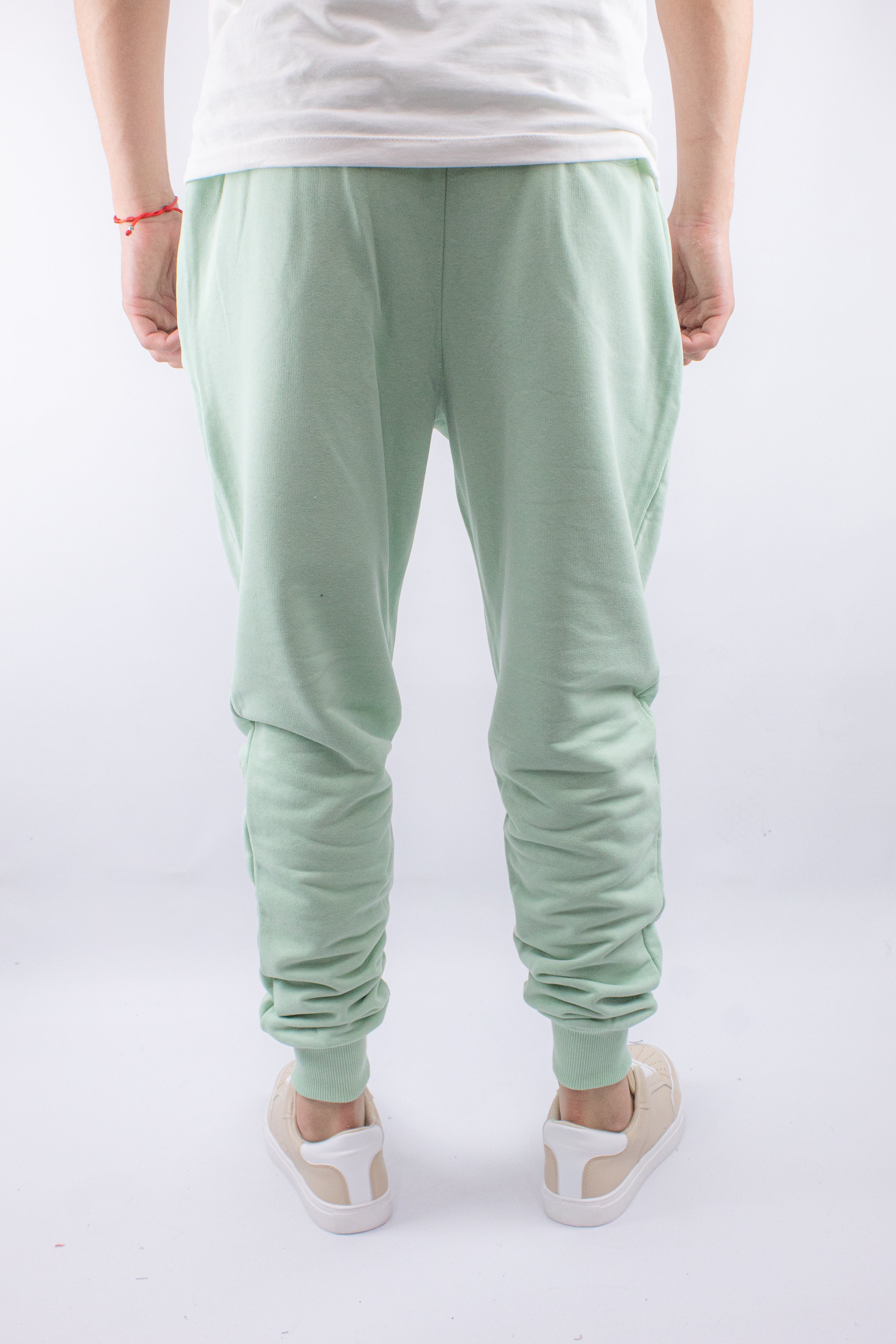 PANTALON JOGGER CON PUÑO VERDE CLARO