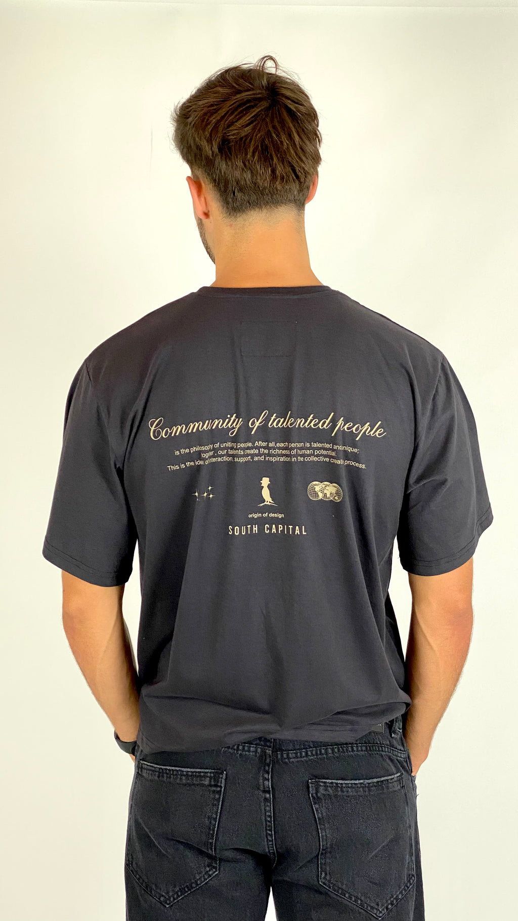 Remera doble estampa color gris opaco