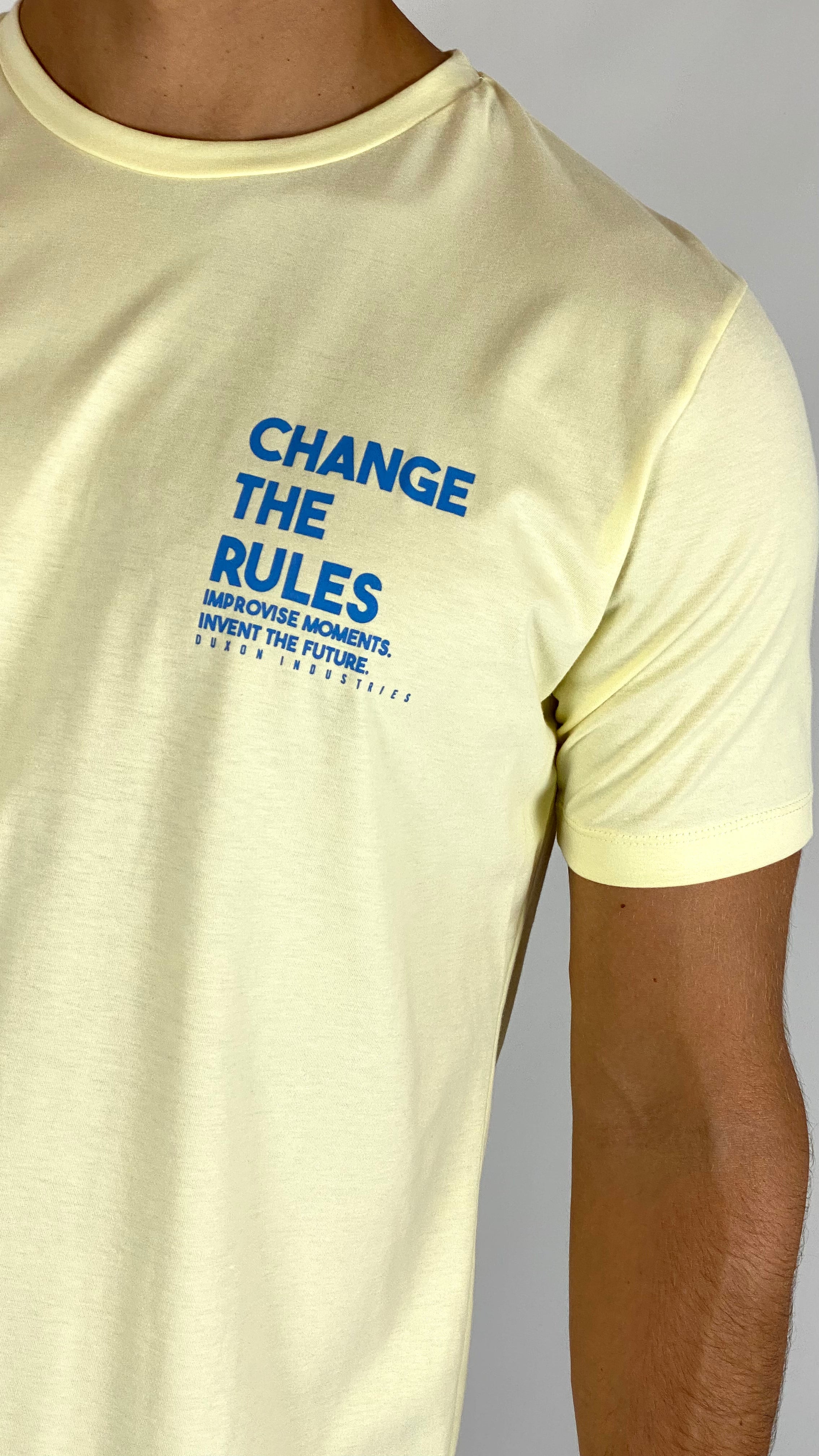 Remera doble estampa color amarillo suave