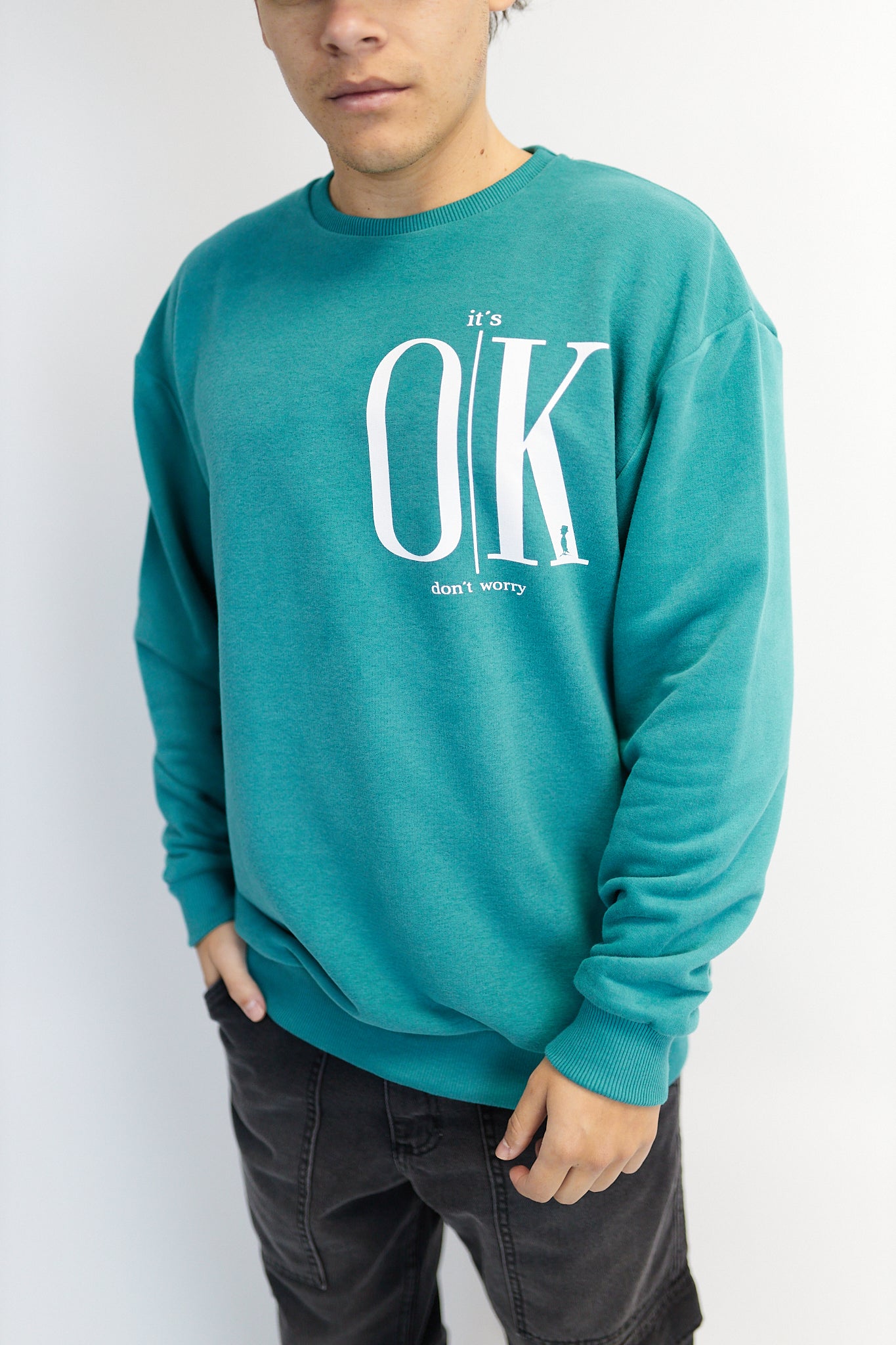 BUZO OVERSIZE DOBLE ESTAMPA “IT’S OK” VERDE INGLÉS.