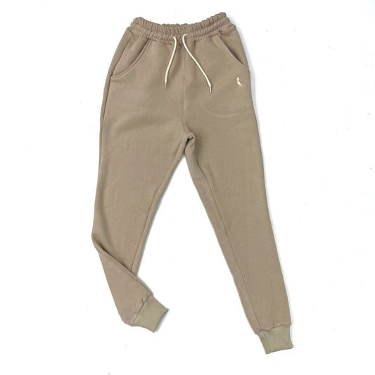 JOGGER CON PUÑO COLOR TOSTADO.
