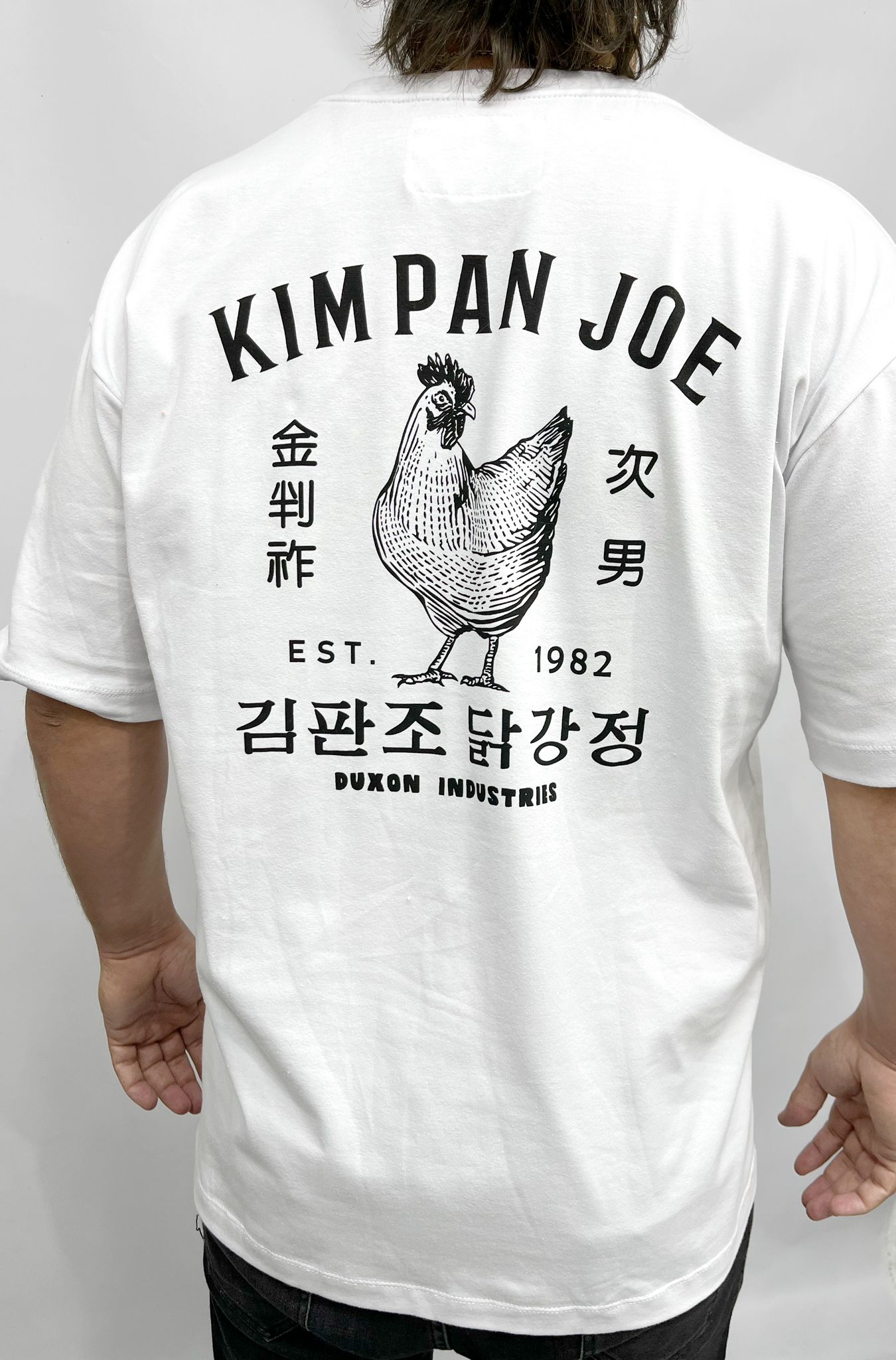 REMERA OVERSIZE, DOBLE ESTAMPA "KIM PAN JOE" BLANCA