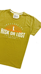 REMERA RISK OR LOST MOSTAZA