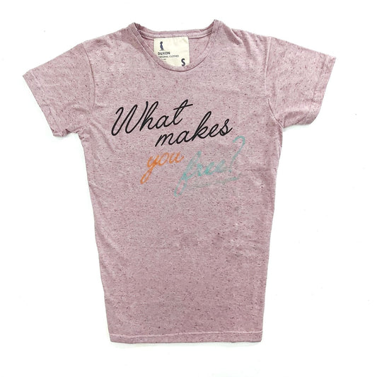 REMERA WHAT MAKES YOU FREE? ROSA