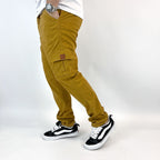 PANTALON CARGO EN GABARDINA MOSTAZA