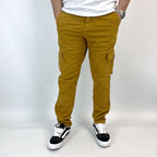 PANTALON CARGO EN GABARDINA MOSTAZA