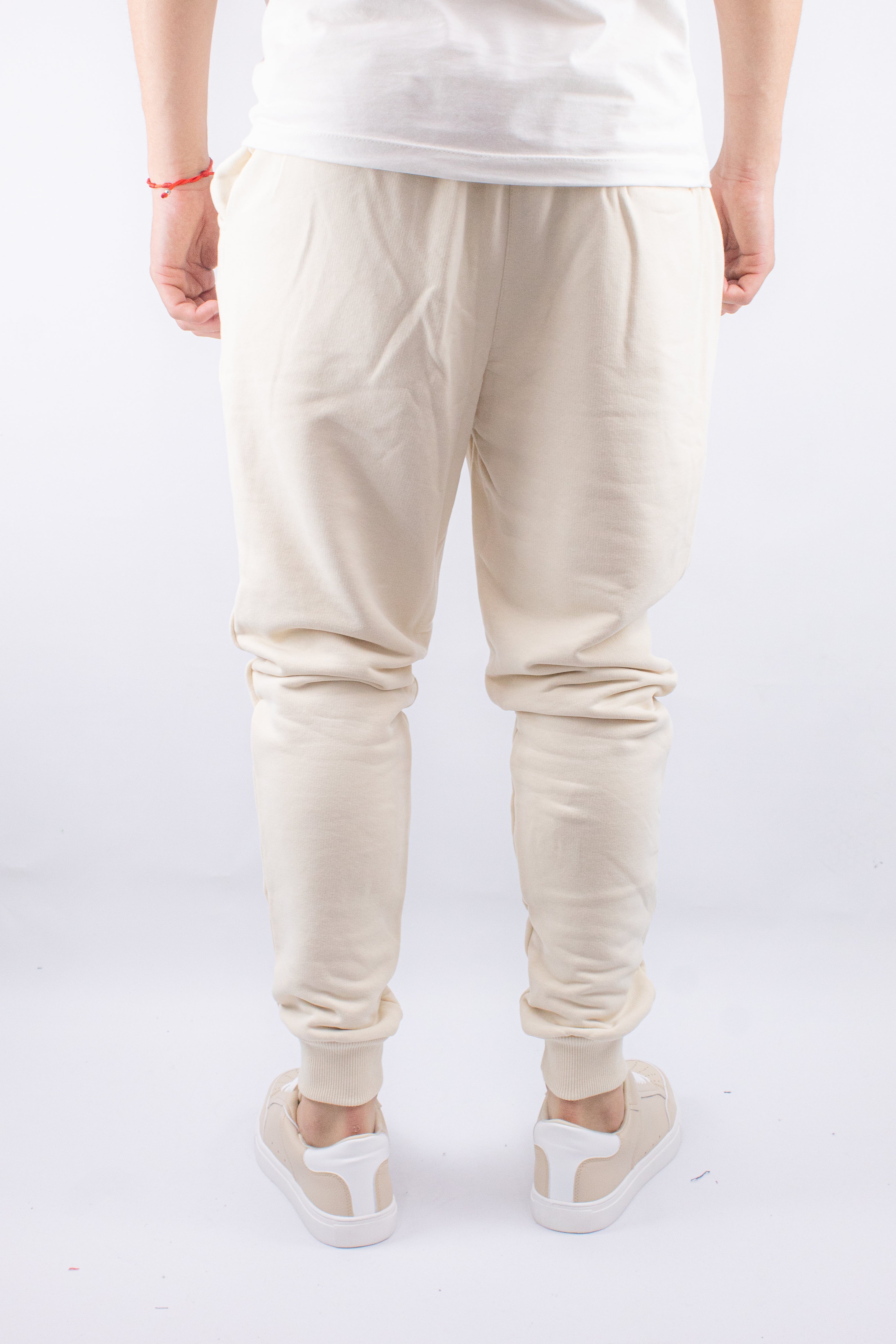 PANTALON JOGGER CON PUÑO BEIGE